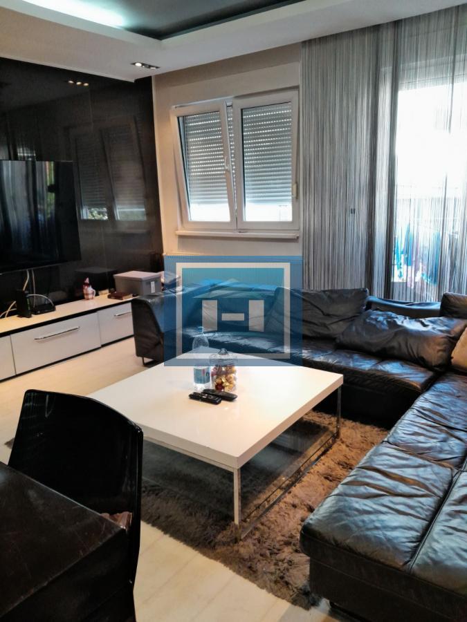 Na prodaju jednoiposoban stan – sam centar Kragujevca, pogled na crkvu!