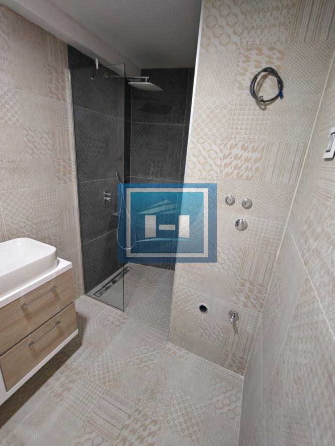 Odmah useljiv trosoban stan u novogradnji