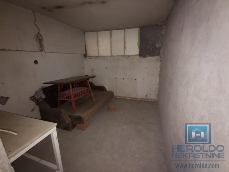 Prostran poslovni prostor