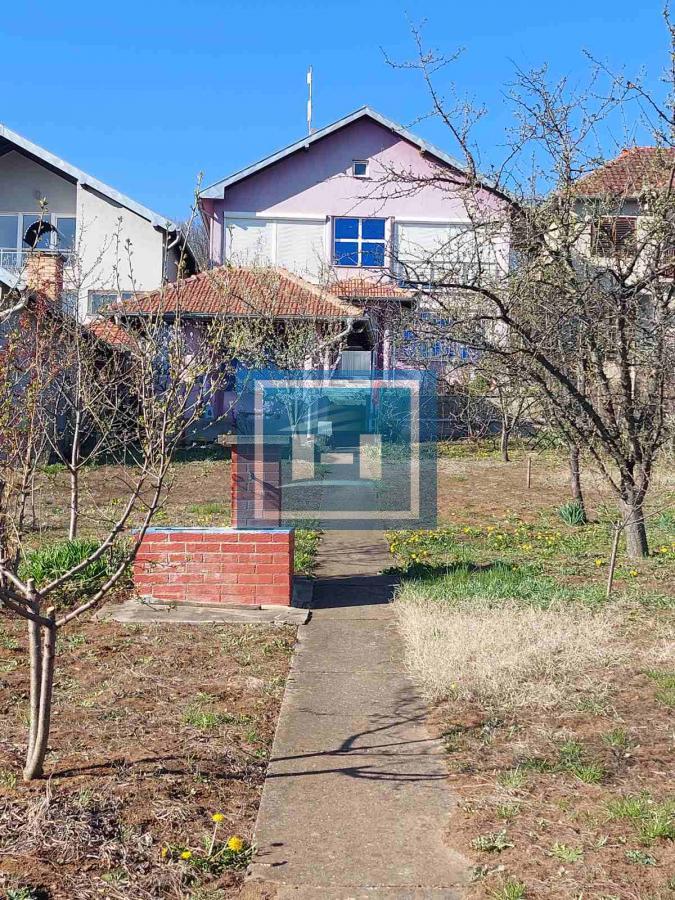 Karadjordjevo brdo-kuća bez ulaganja