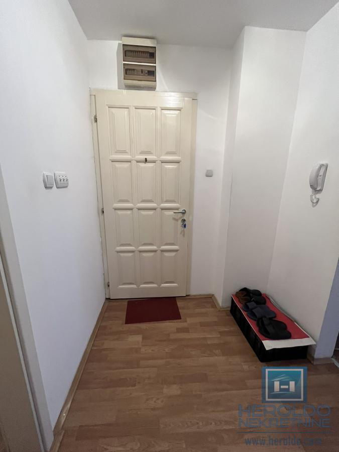 Dvosoban stan na super lokaciji