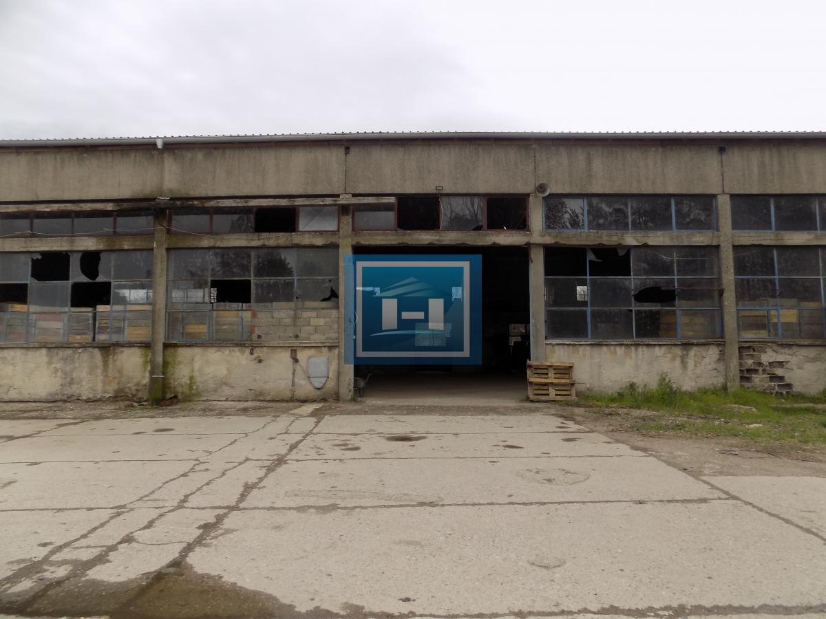 Hala za renoviranje sa kancelarijskim delom