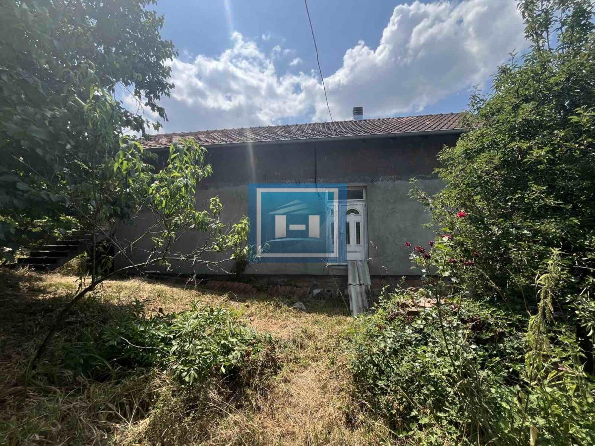 Kuća na 20a placa  odmah pored izletišta Potok