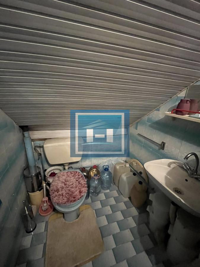 Velika kuća 200m² na mirnoj lokaciji – idealna za veću porodicu