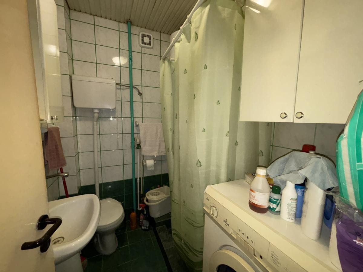 Troiposoban stan u strogom  centru Jagodine sa garažom