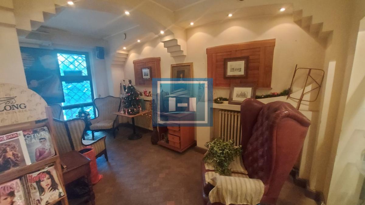 Vračar, Hram – 66m2 + dvorište, top investicija