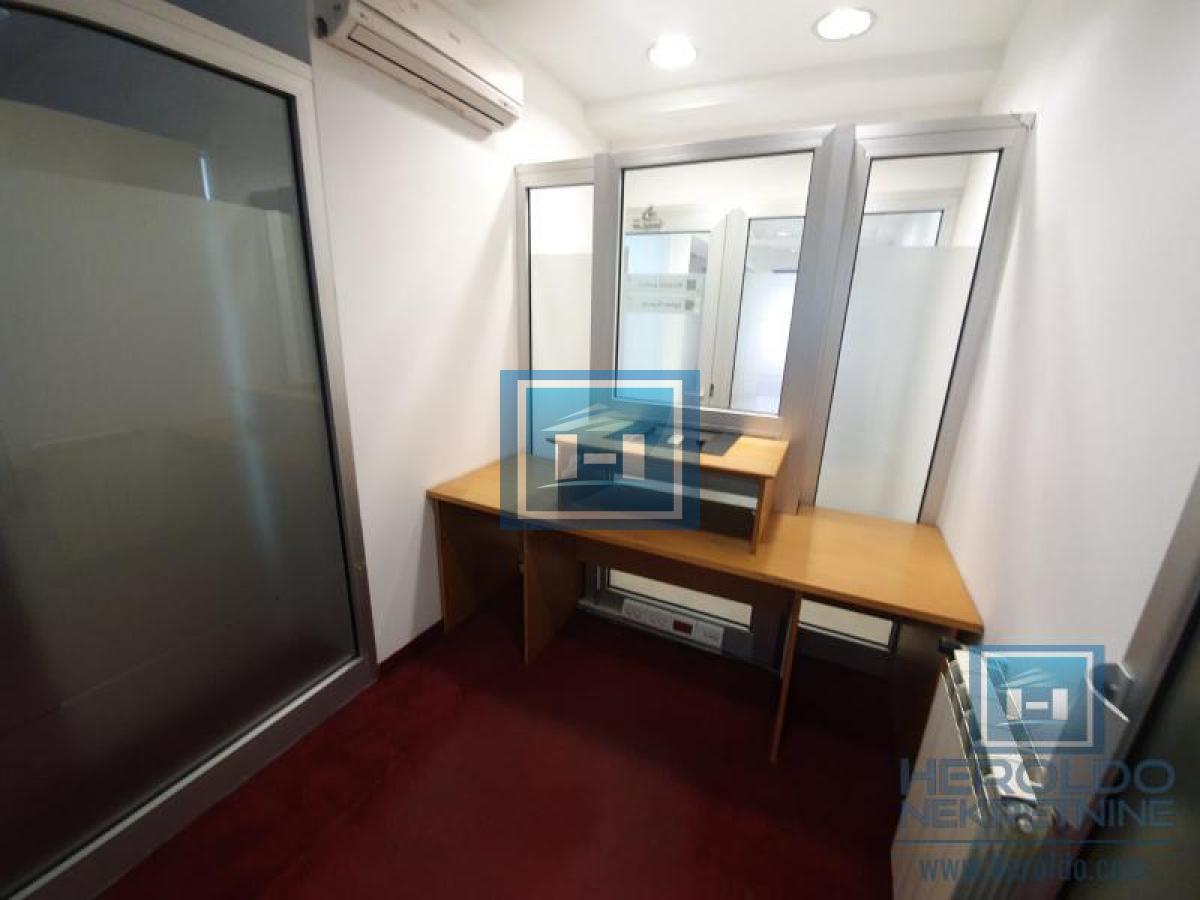 Izdavanje poslovnog prostora u strogom centru Jagodine – odlična lokacija, 171 m²