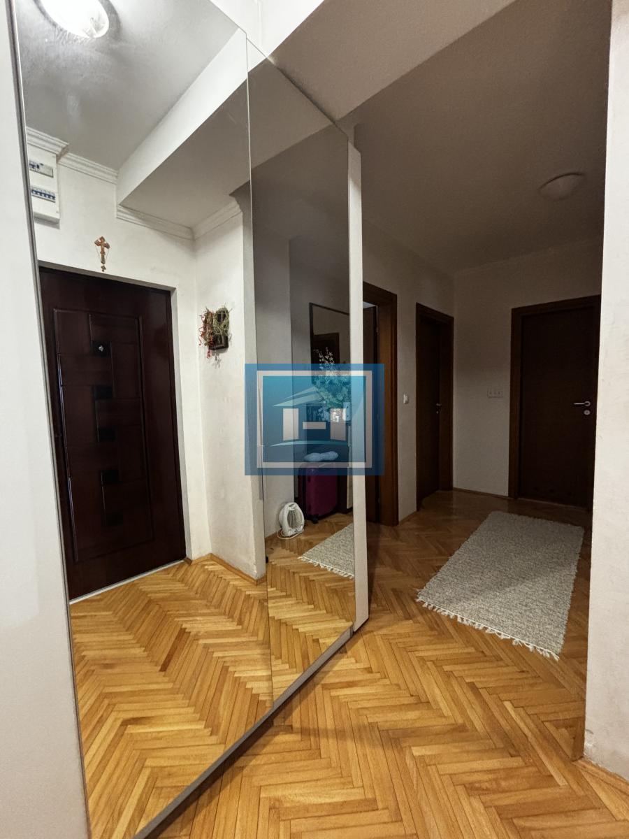 Prelep komforan stan u strogom centru Jagodine – idealna lokacija!