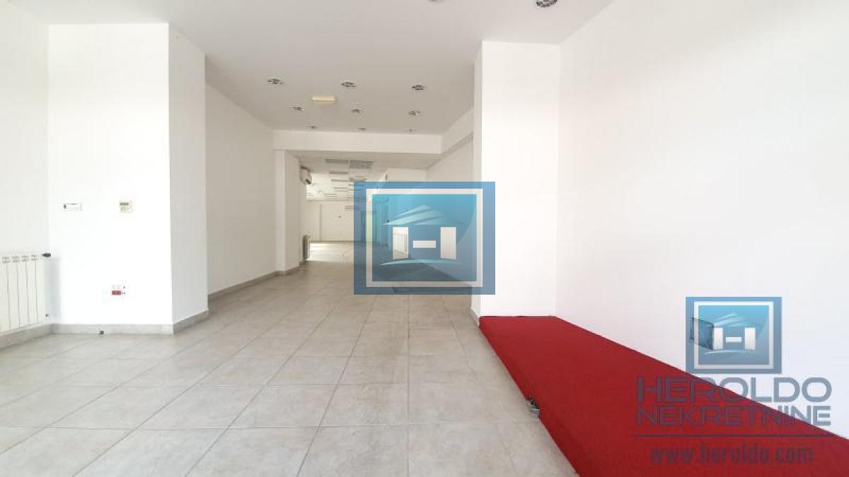 Izdavanje poslovnog prostora u strogom centru Jagodine – odlična lokacija, 171 m²