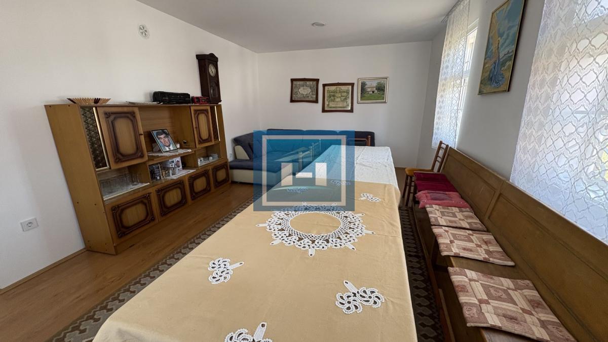 Na prodaju seosko domaćinstvo – dve renovirane kuće na placu od 169.83 ari