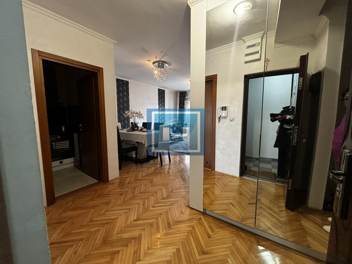 Prelep komforan stan u strogom centru Jagodine – idealna lokacija!