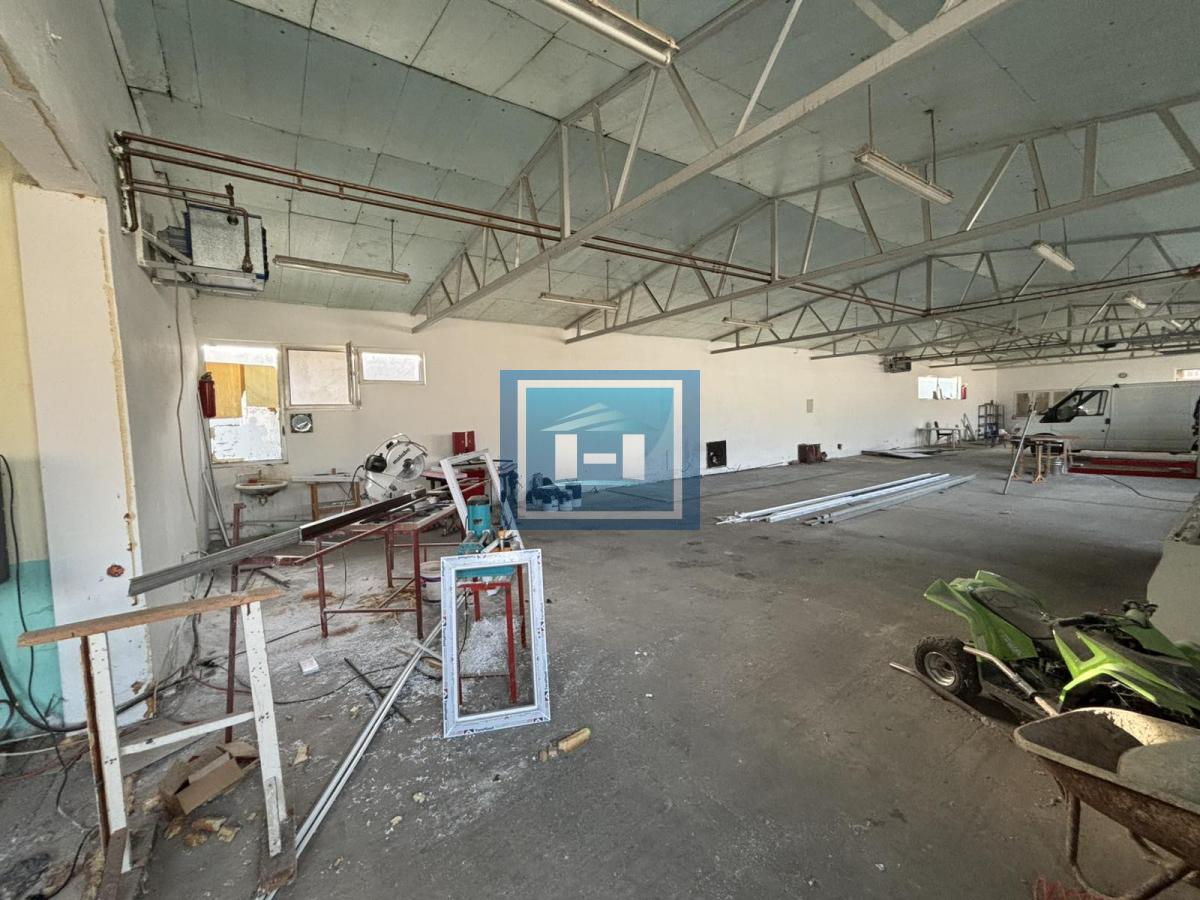 Hala 400 m² na placu od 36 ari – odlična investicija u Ribaru