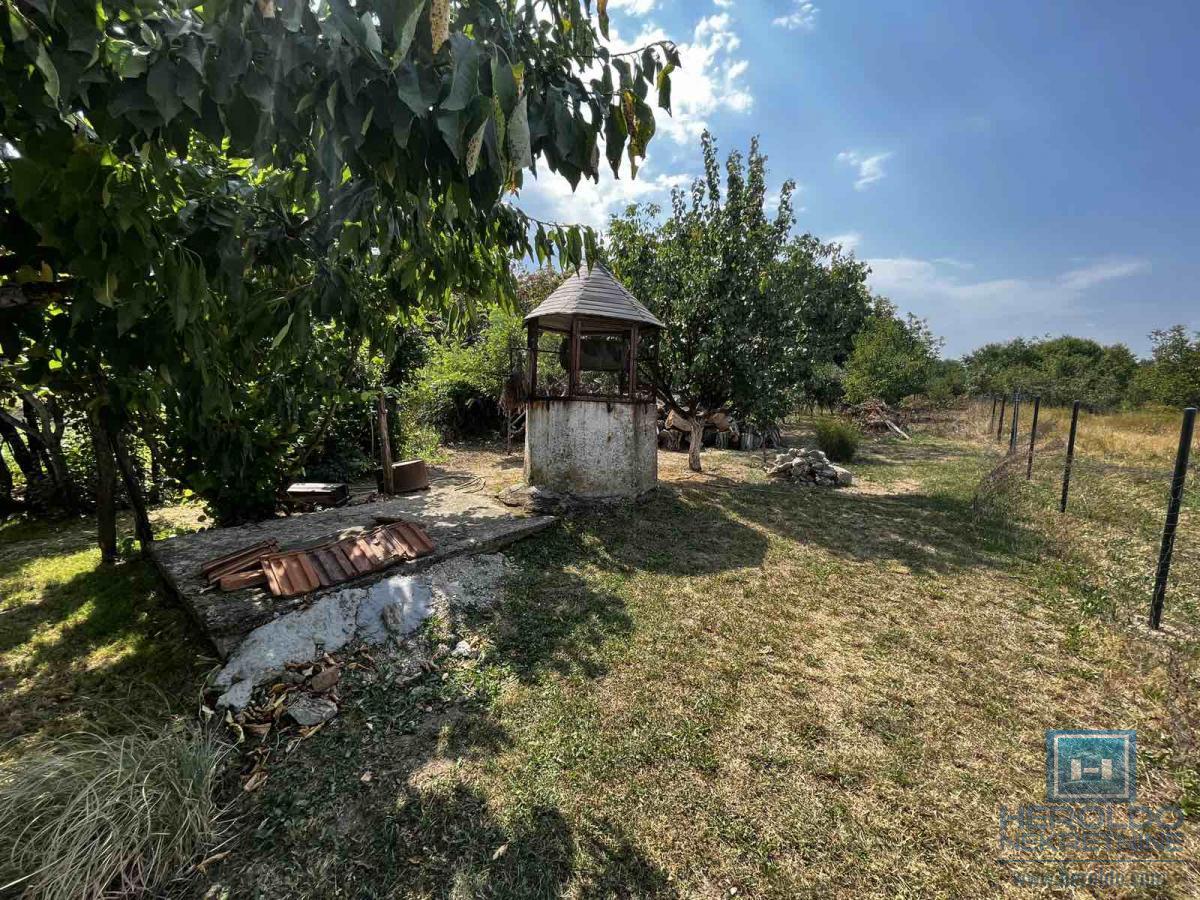 Prizemna vikendica sa velikim placem