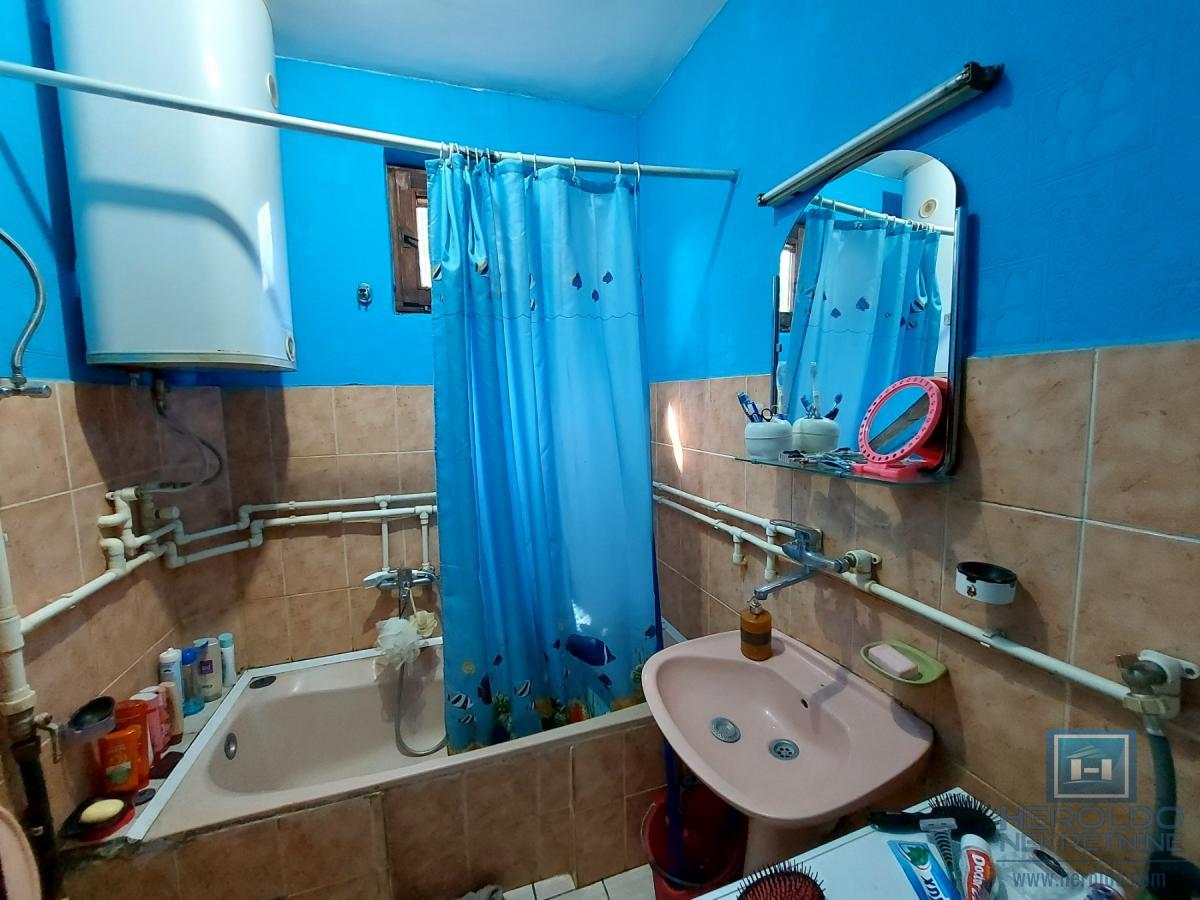 Kuća od 120m2 u naselju Kupusara na 7.39a placa