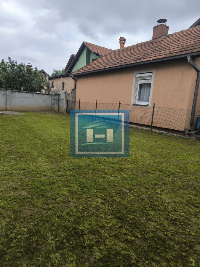 Na prodaju – Luksuzna porodična kuća