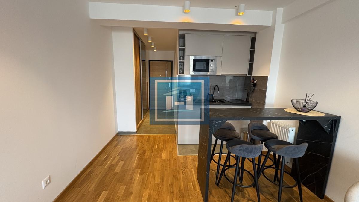 Luksuzna garsonjera 36 m² – bazen, kompletno nameštena, idealna lokacija