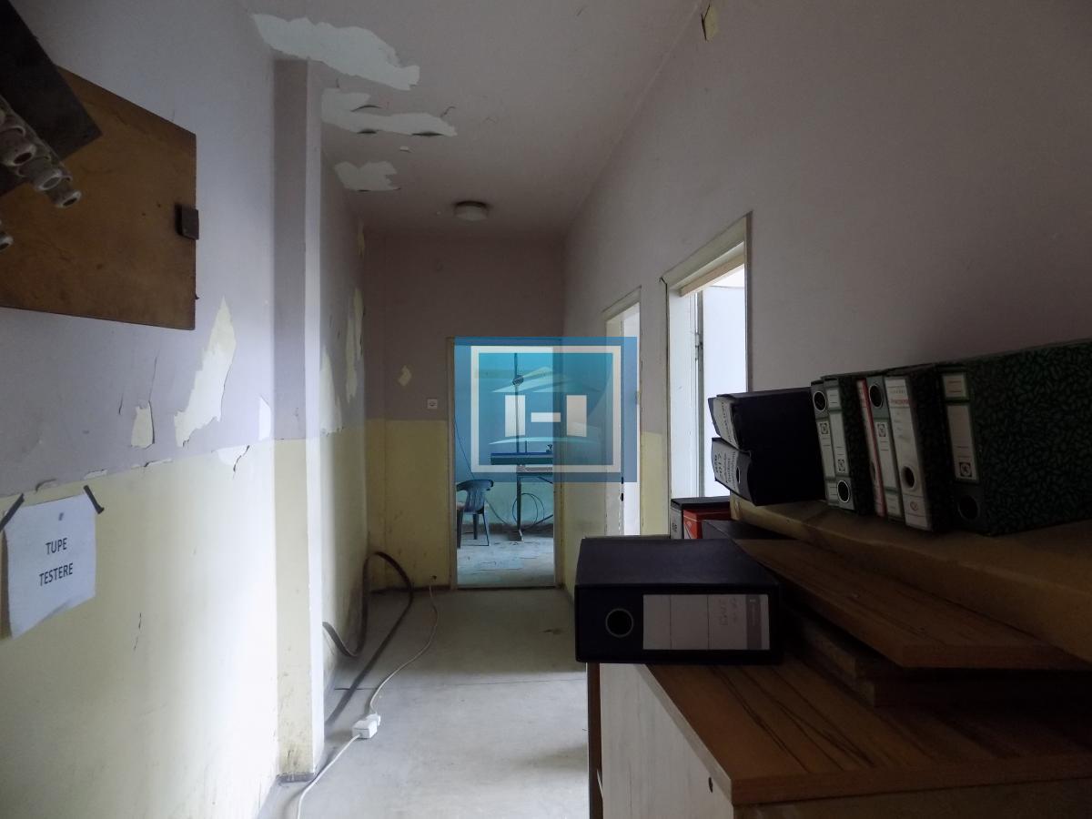 Hala za renoviranje sa kancelarijskim delom