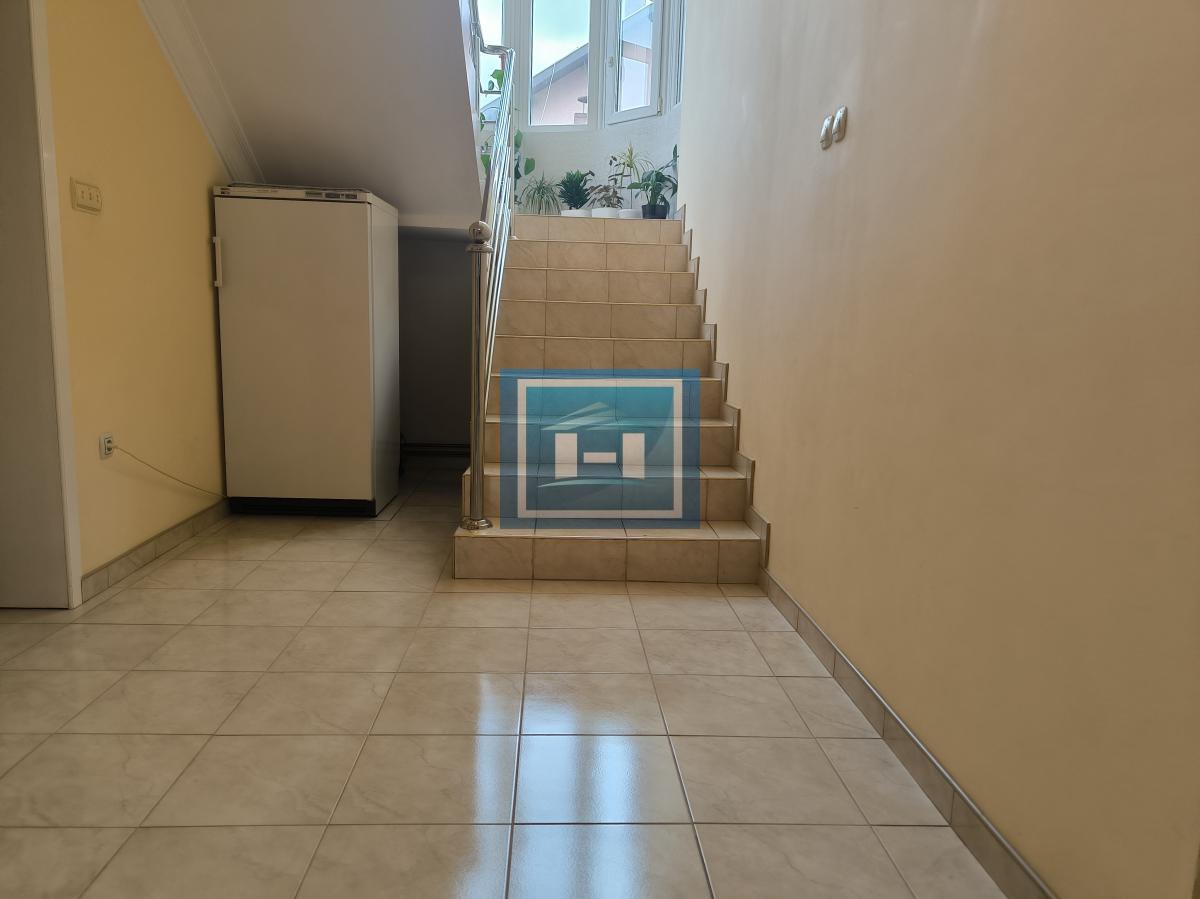 Na prodaju – Luksuzna porodična kuća