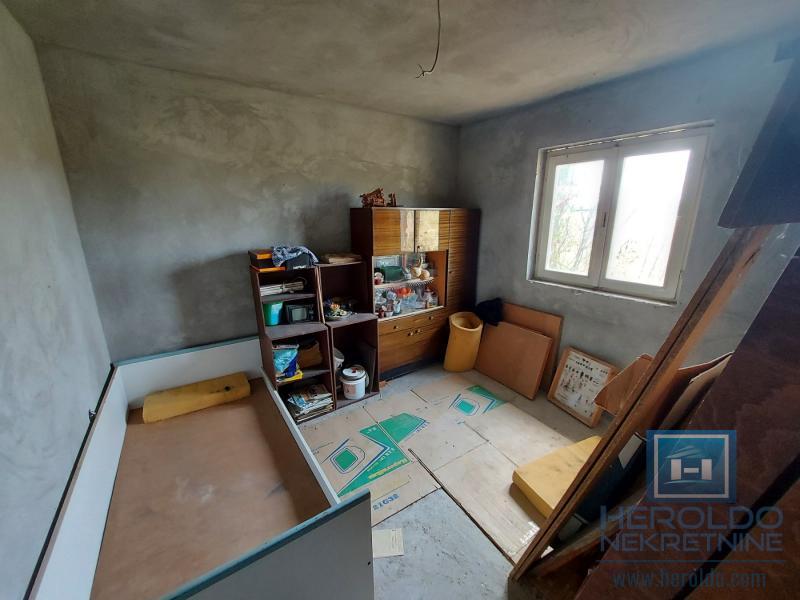 Kuća sa placem od 18a u naselju Panjevački rit