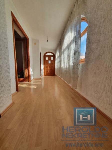 Kuća u Voljavču, kod škole