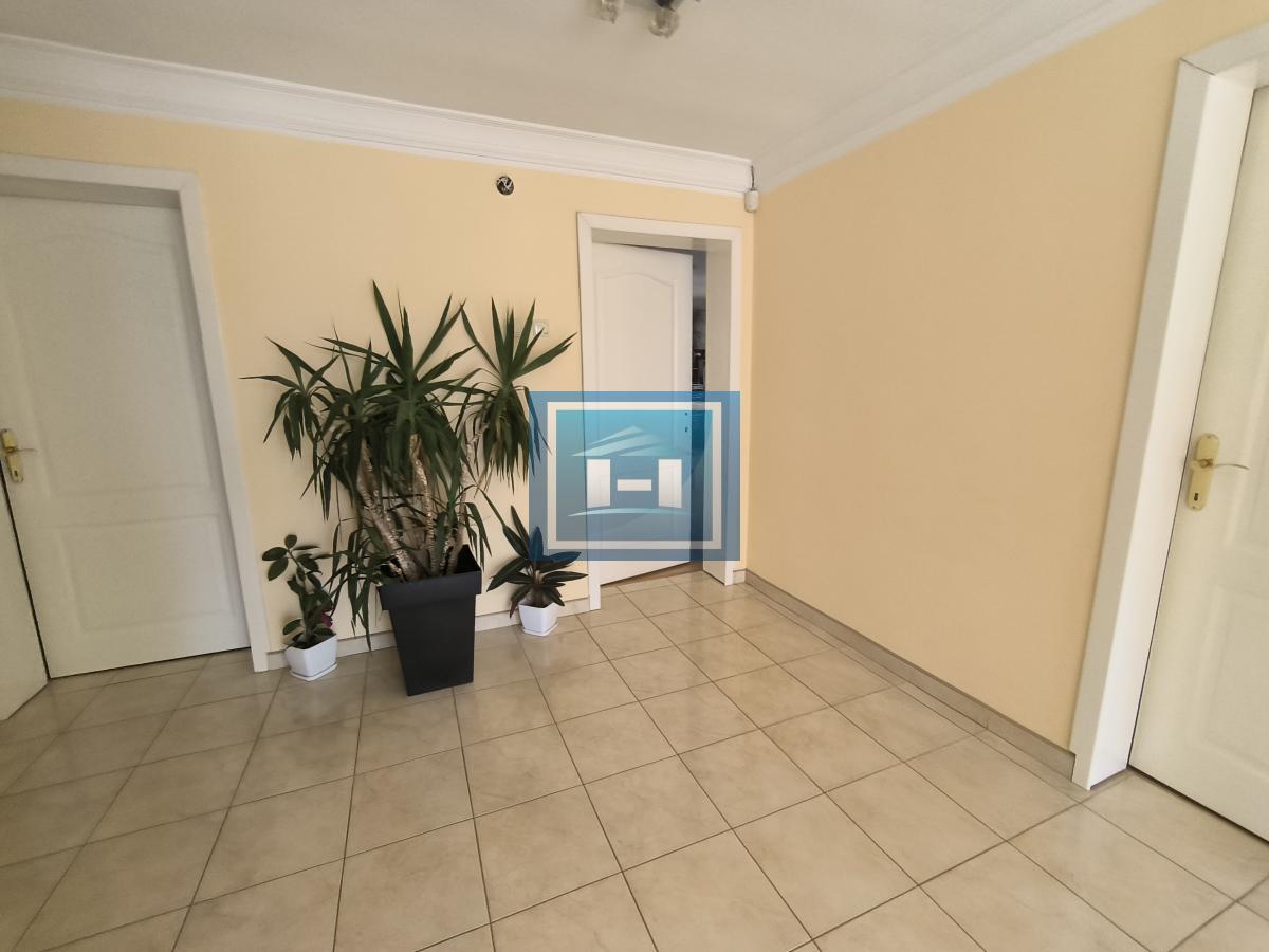 Na prodaju – Luksuzna porodična kuća