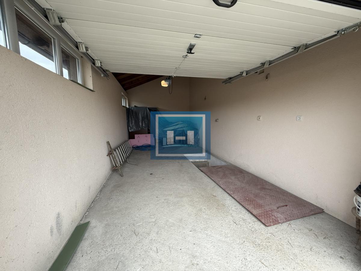 Dve kuće u Glavincima sa velikim imanjem -samo 8 km od grada