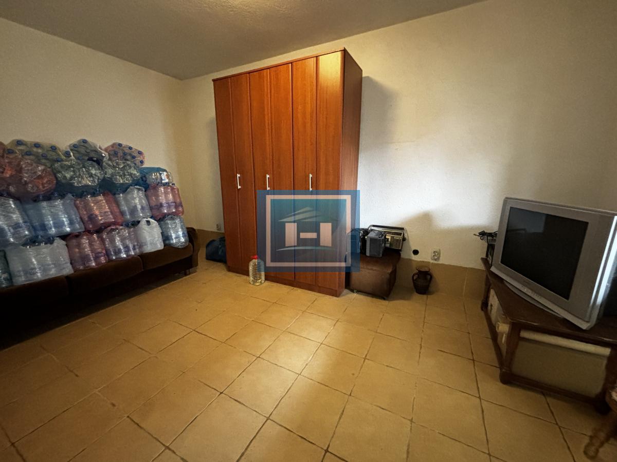 Kompletno seosko domaćinstvo na 7 km od Jagodine