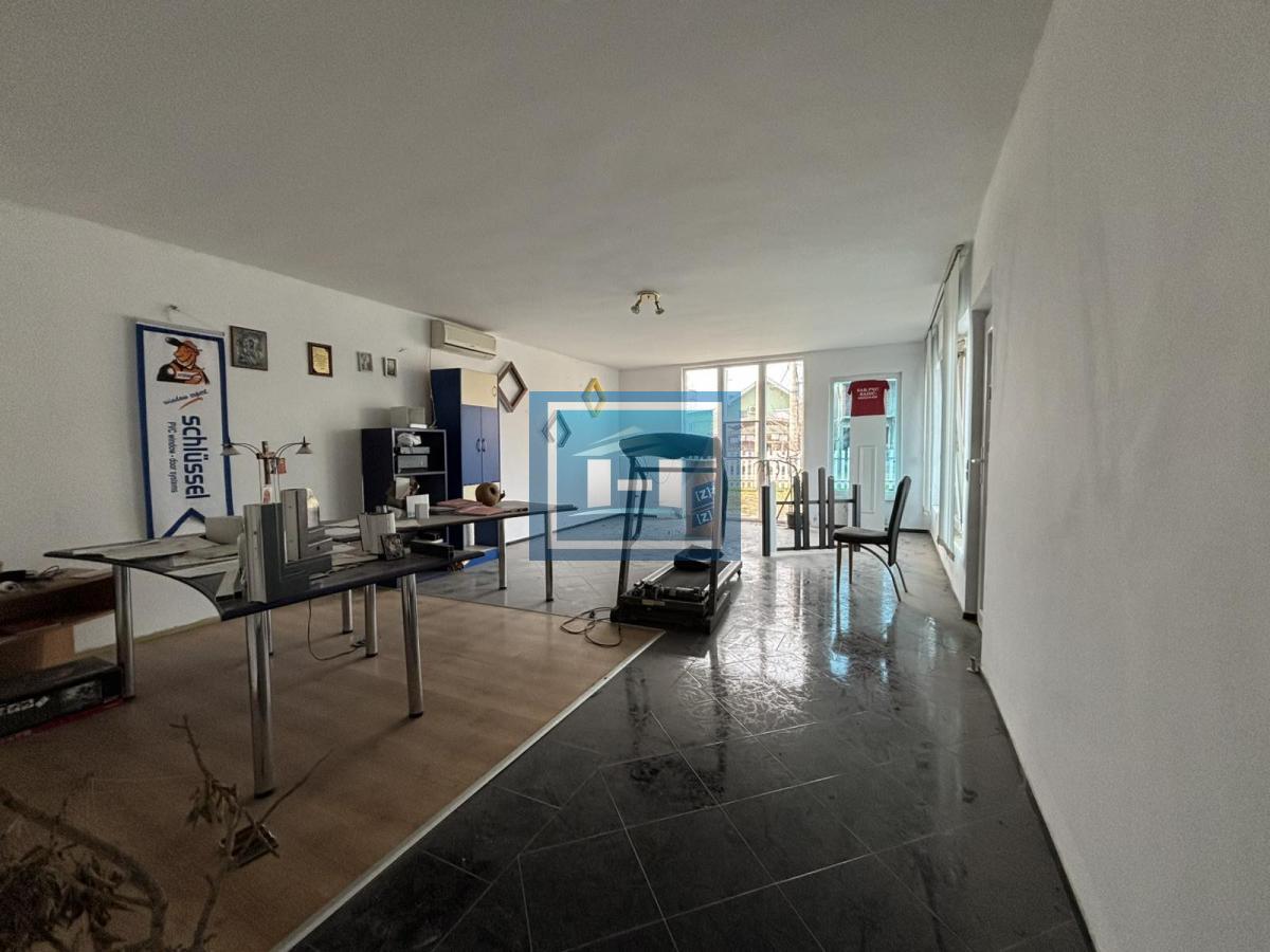 Hala 400 m² na placu od 36 ari – odlična investicija u Ribaru