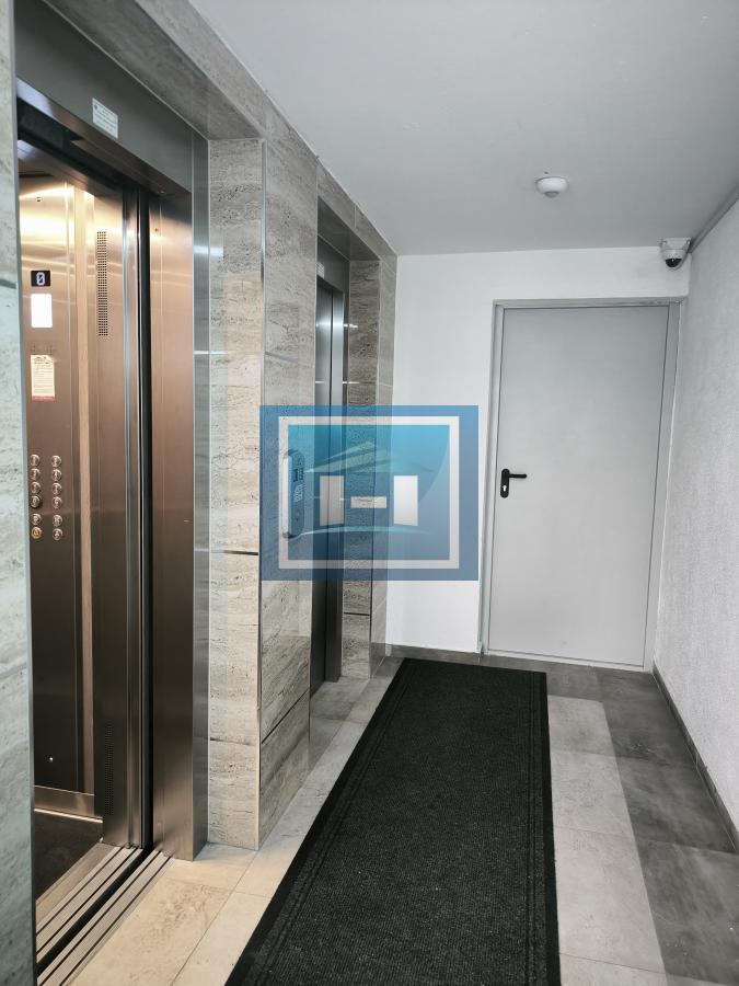 IZDAJE SE NOV, PROSTRAN STAN U CENTRU ĆUPRIJE – IDEALAN ZA PORODICE, FIRME I PRIVATNE DELATNOSTI