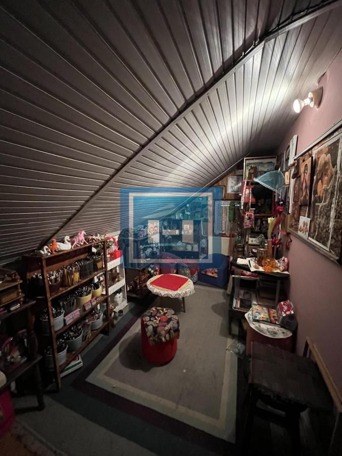 Velika kuća 200m² na mirnoj lokaciji – idealna za veću porodicu