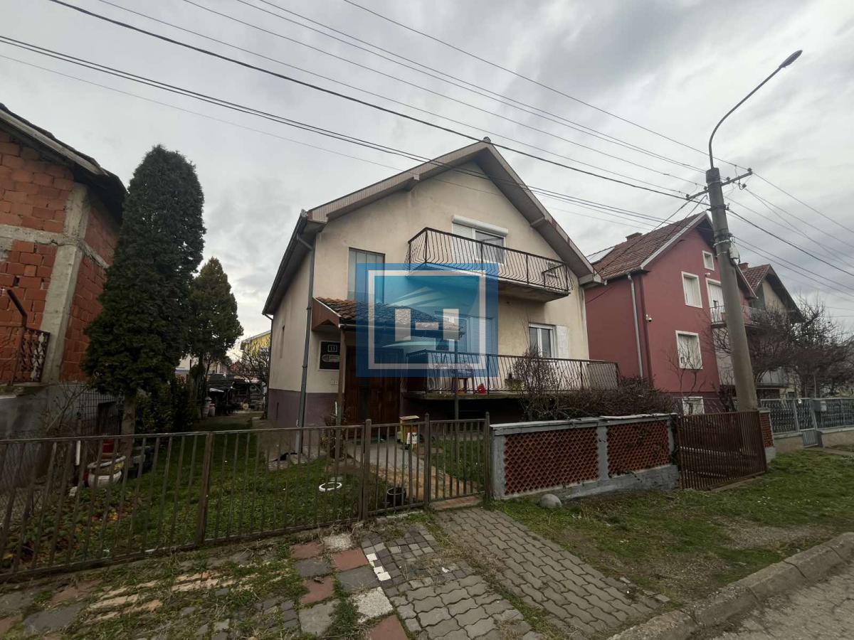 Velika kuća 200m² na mirnoj lokaciji – idealna za veću porodicu