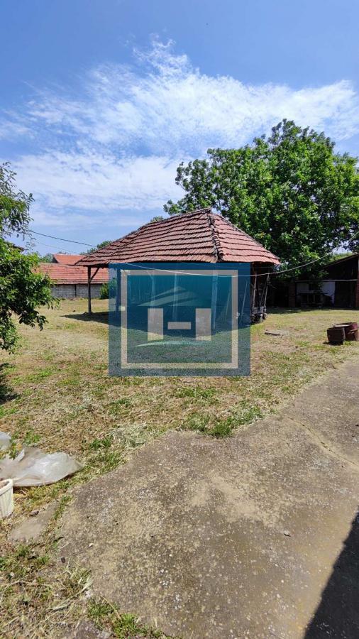 Domaćinstvo u okolini Jagodine sa 4 objekta na prostarom placu od 47 ari