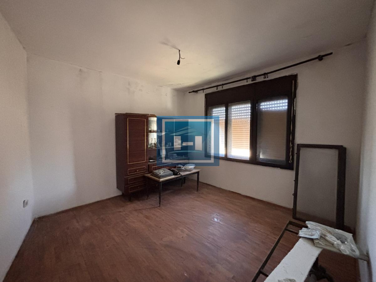 Seosko domaćinstvo – kuća preko 300 m² na placu preko 30 ari