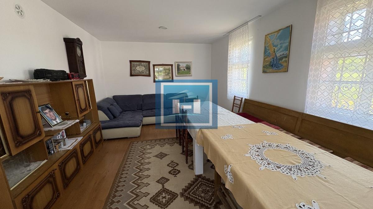 Na prodaju seosko domaćinstvo – dve renovirane kuće na placu od 169.83 ari