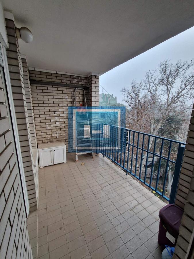 Vračar (Crveni krst) – renoviran stan sa slobodnim parkingom