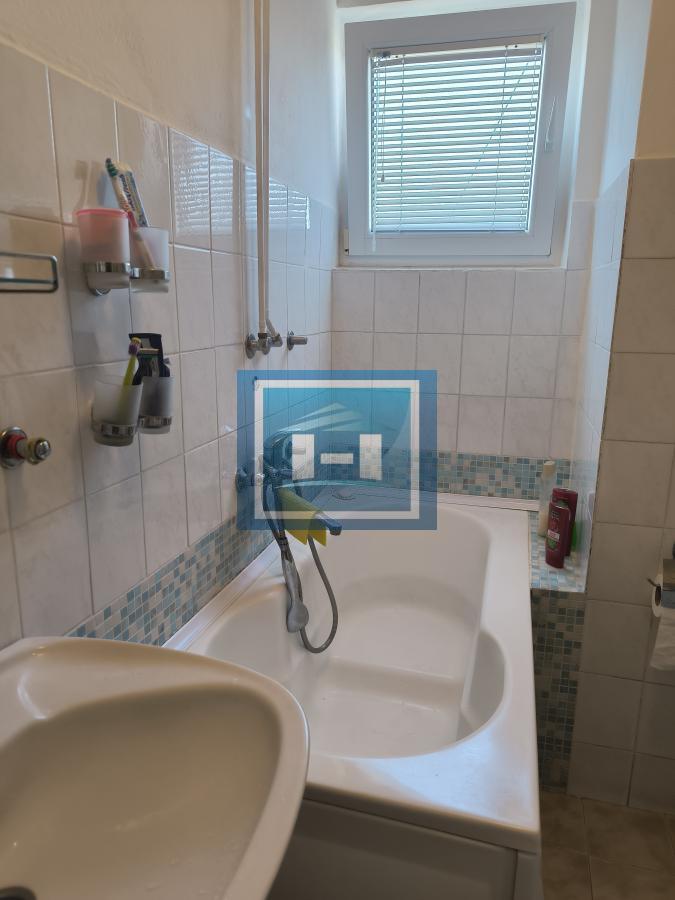 Na prodaju trosoban stan u Ćupriji