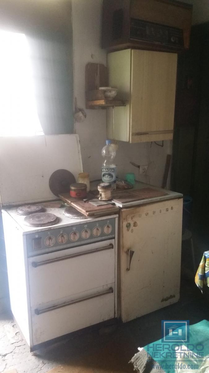 Starija kuća u centru sela Vojska
