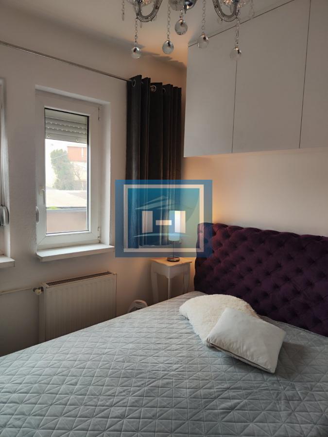 NAMEŠEN JEDNOSOBAN STAN NIŽE SPRATNOSTI U CENTRU JAGODINE