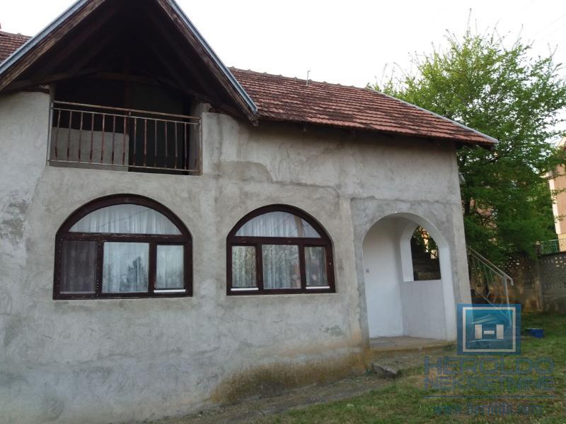 Kuća u Voljavču, kod škole