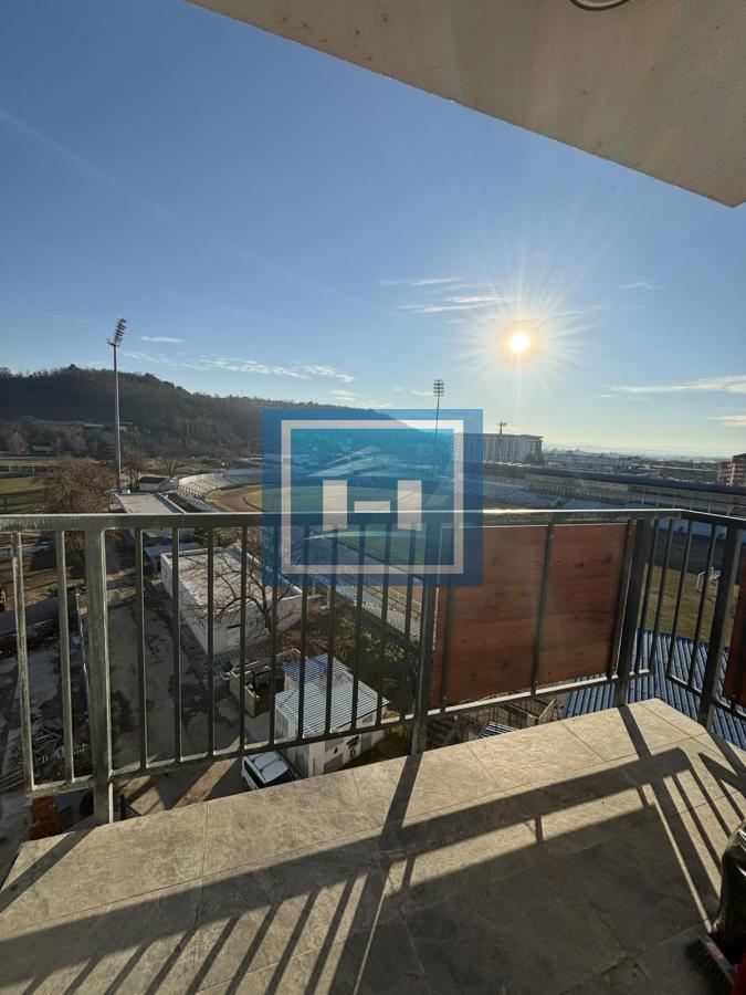 Ekskluzivan stan s pogledom na grad i stadion u kompleksu Crnjanski