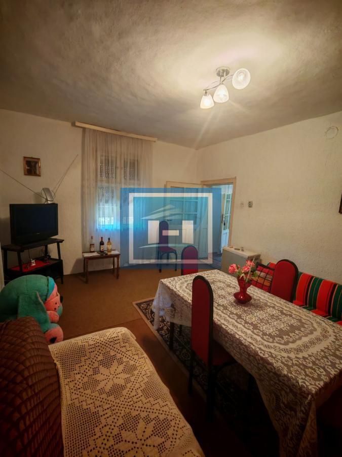 Na prodaju seosko domaćinstvo u Donjem Katunu