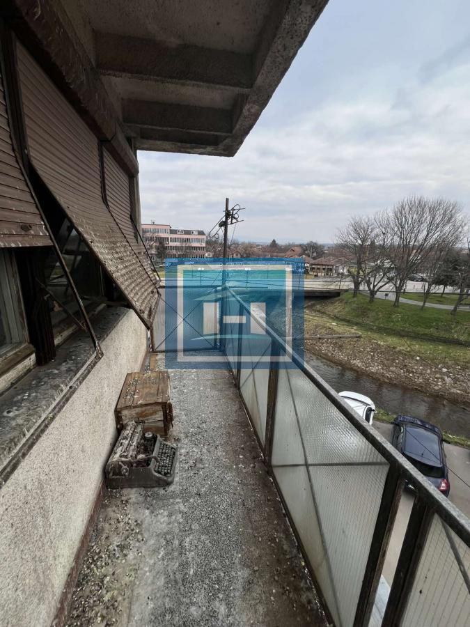 Tražiš stan za sređivanje? Lokacija TOP, potencijal OGROMAN!