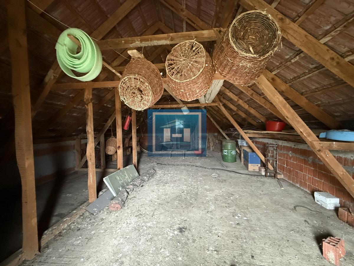 Dve kuće u Glavincima sa velikim imanjem -samo 8 km od grada