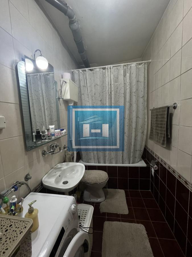 NASLOV: STAN KOJI OSVAJA NA PRVI POGLED — CENTAR, STIL I TRI SPAVAĆE SOBE!