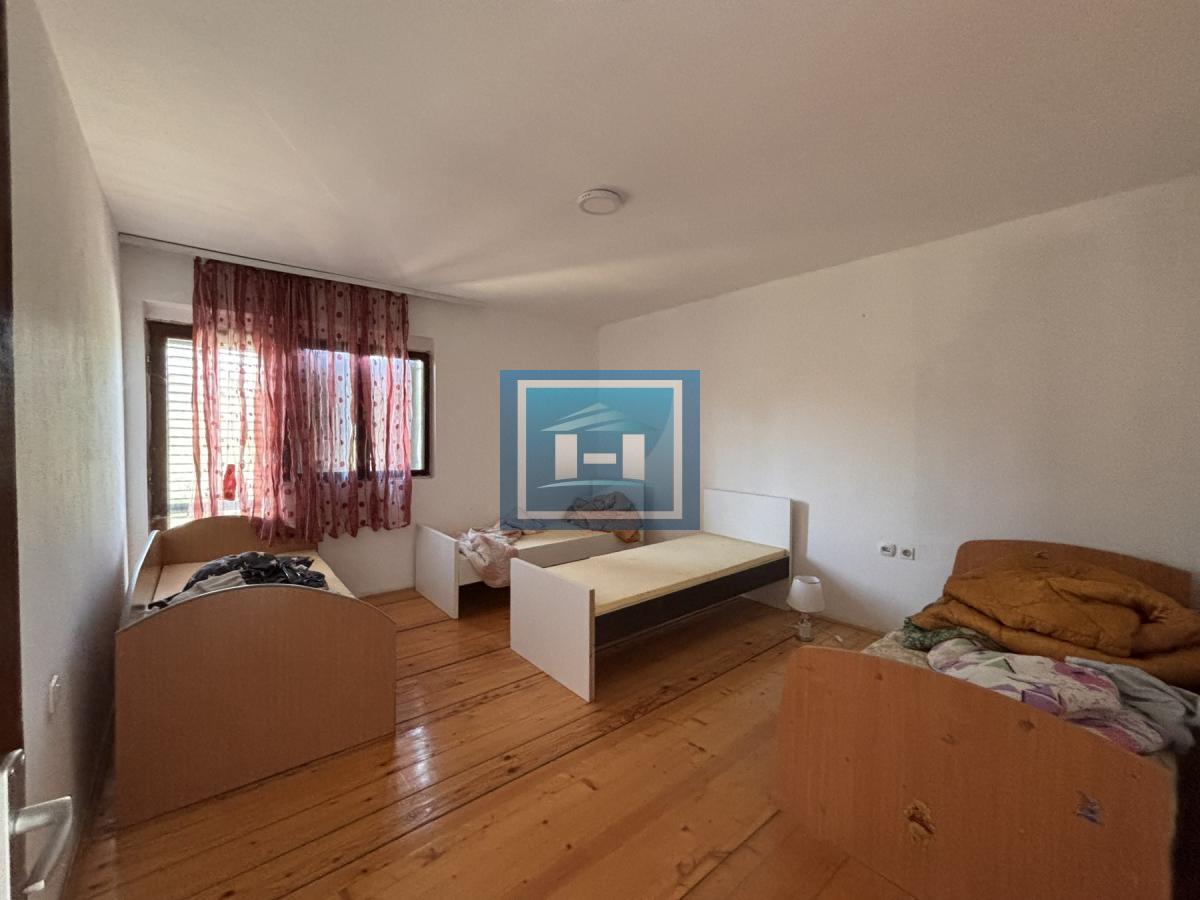 Na prodaju – Vrhunska višespratna kuća sa lokalom i velikim placem!