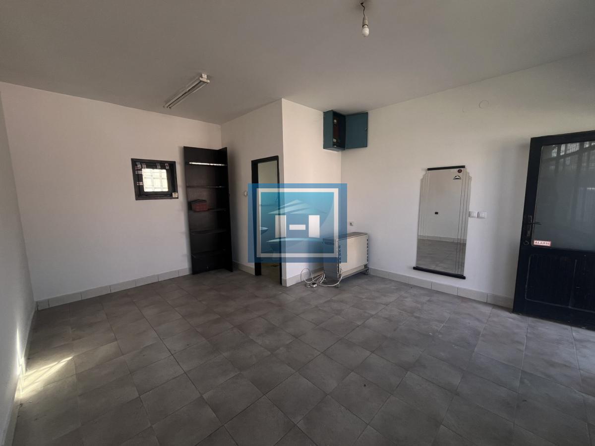 Povoljan lokal u centru Ćuprije!