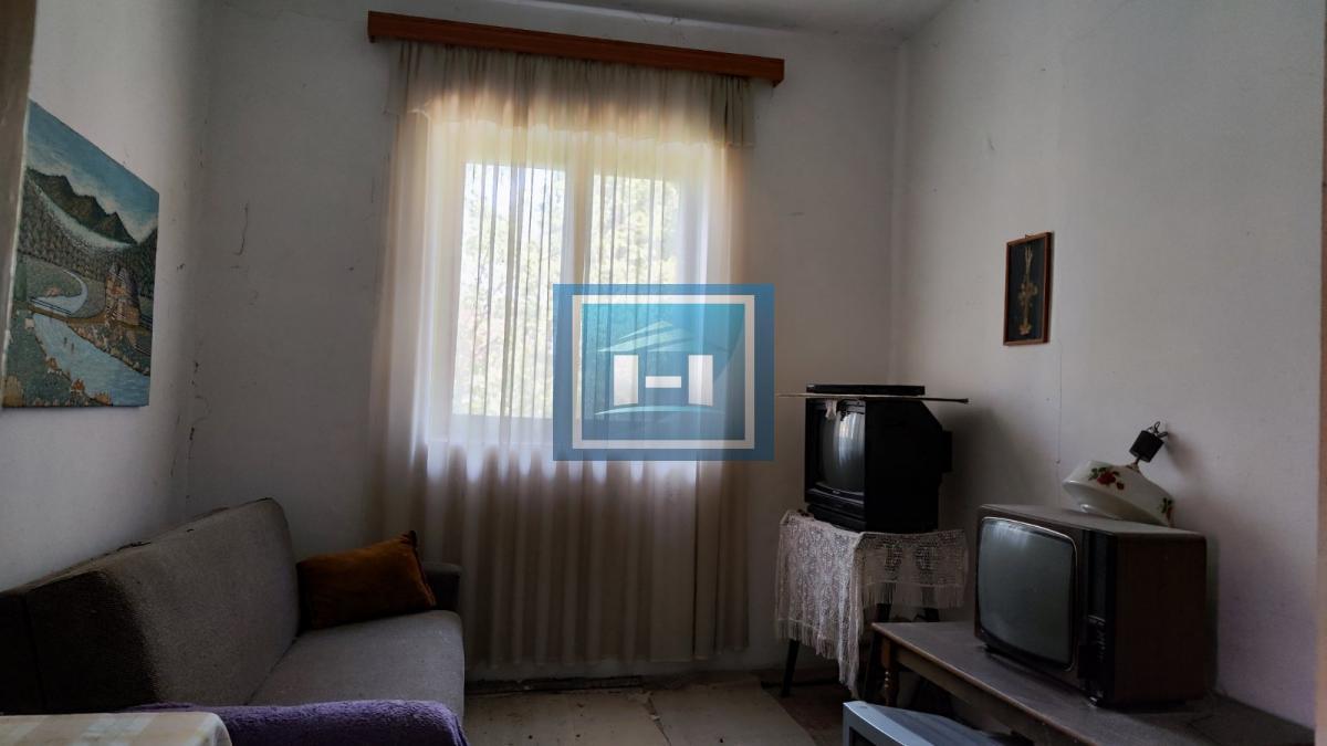 Domaćinstvo u okolini Jagodine sa 4 objekta na prostarom placu od 47 ari