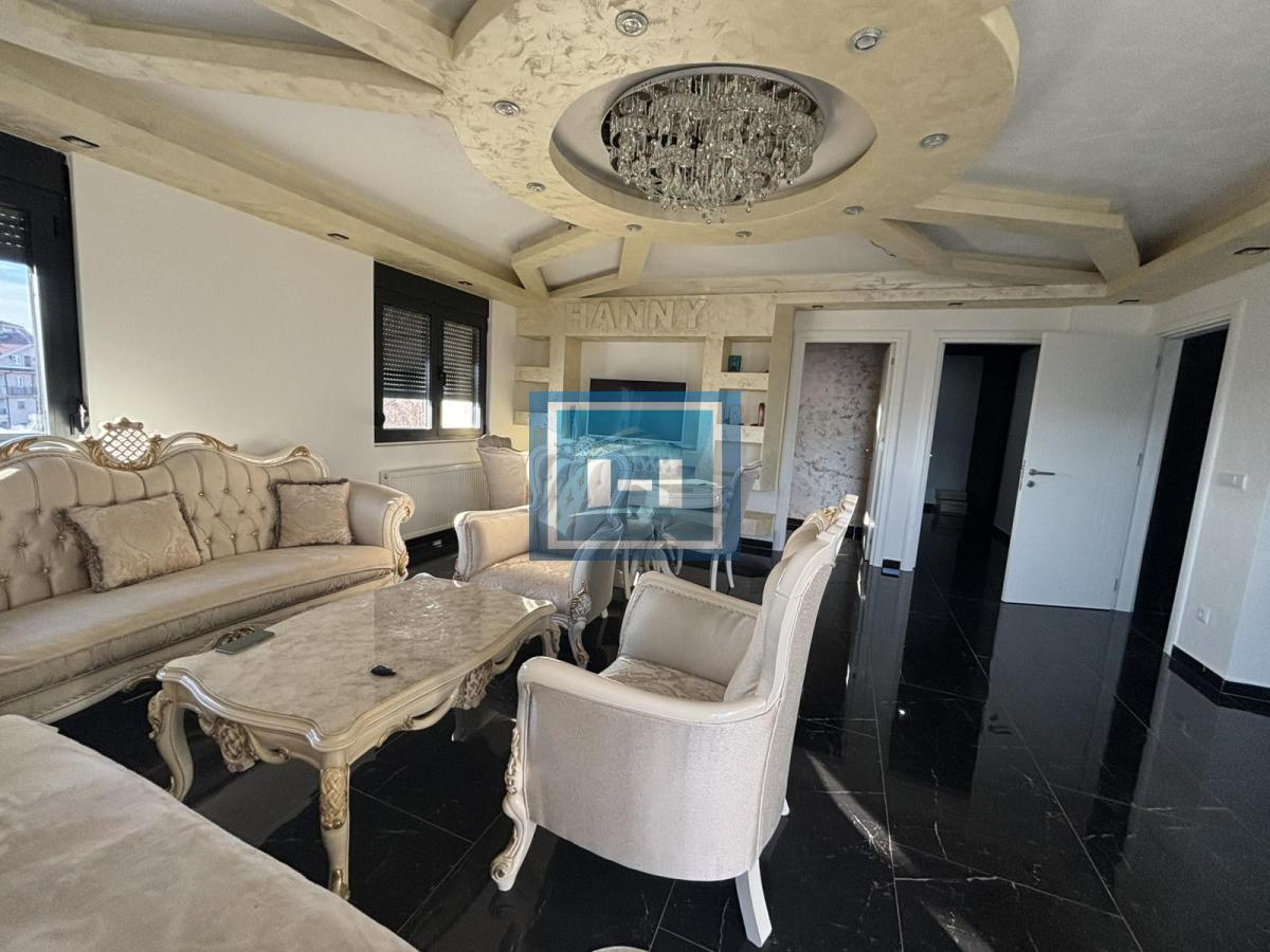 Ekskluzivan stan s pogledom na grad i stadion u kompleksu Crnjanski