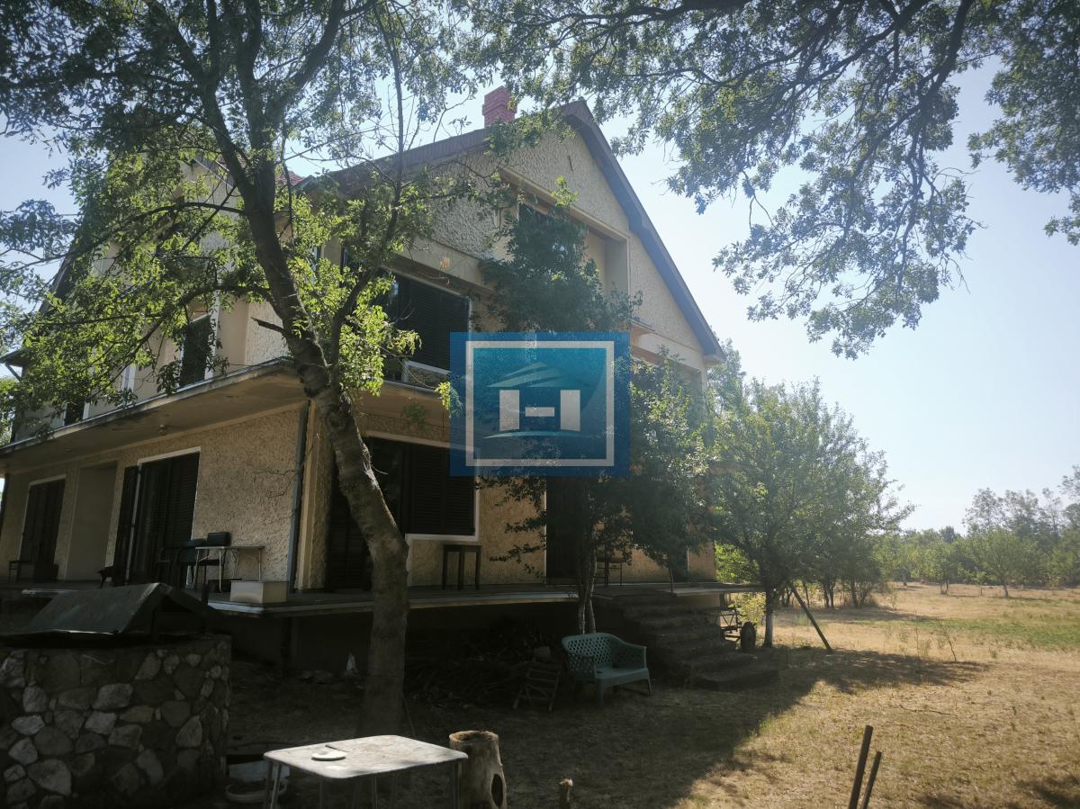 * NA PRODAJU – DVE KUĆE + POMOĆNI OBJEKAT NA VELIKOM PLACU – SELU VLAŠKA, KOD ĆUPRIJE *