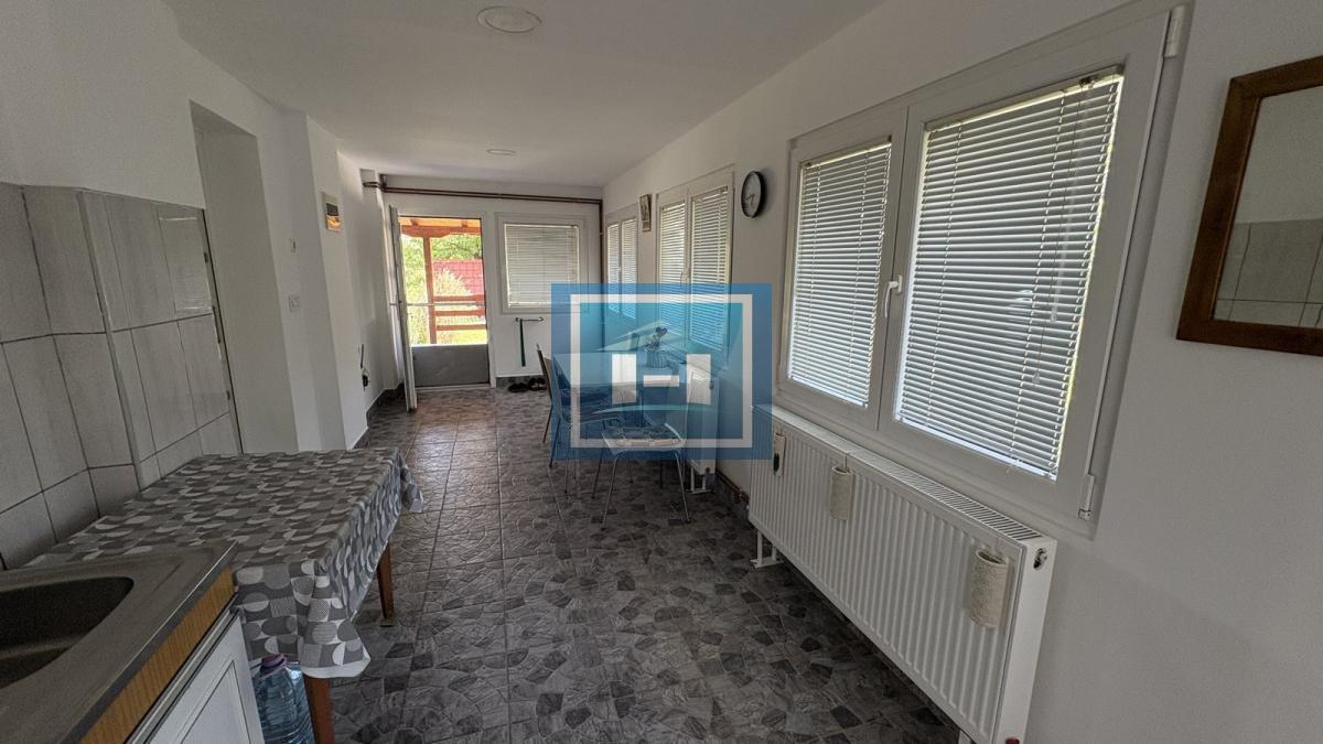 Na prodaju seosko domaćinstvo – dve renovirane kuće na placu od 169.83 ari